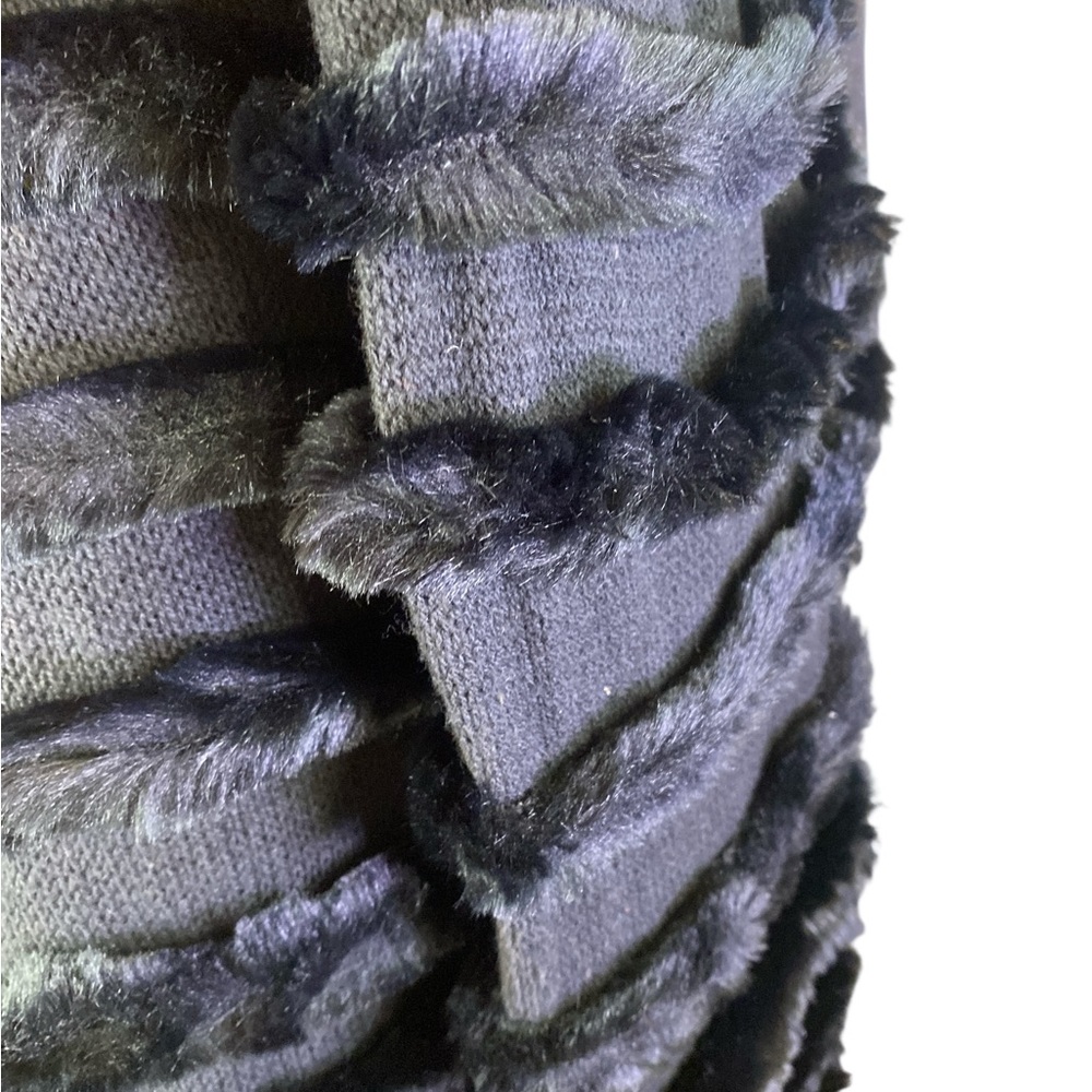 Christine Rotelli Blk Faux Fur Tiered Stripe Sweater – Sz M – Made in Hong Kong - Picture 4 of 6